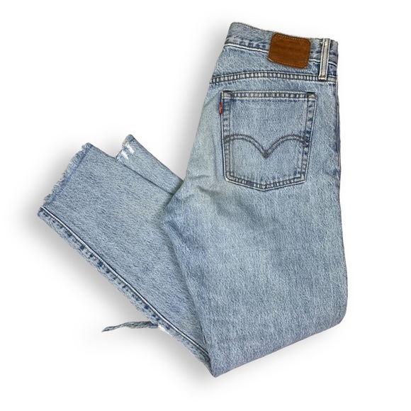 LEVI'S Wedgie High Rise Ripped Cropped Jeans Frayed Hem - Picture 6 of 9